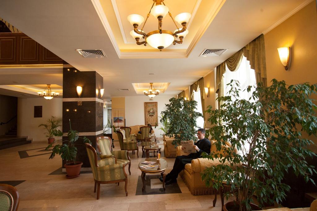 Hotel Central Ploieşti Exterior foto